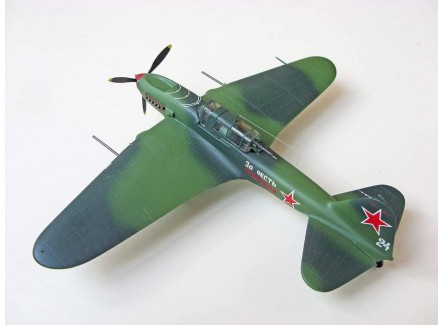 Zvezda 7279 - Maqueta avión blindado...