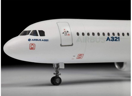 Zvezda 7017 -  Maqueta avión civil...