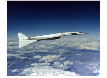 Italeri 1282 - Maqueta caza XB-70...