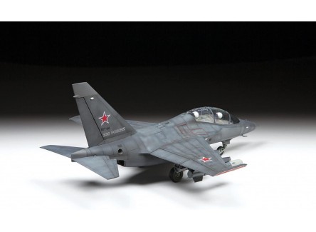 Zvezda 4818 - Bombardero Russian...