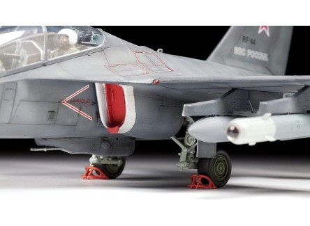 Zvezda 4818 - Bombardero Russian...