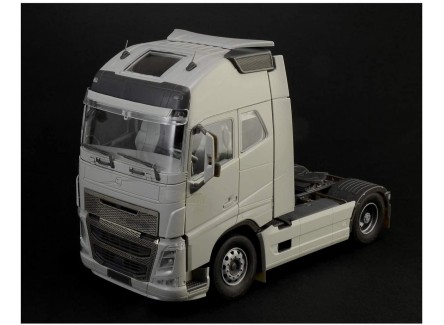 Italeri 3940S - Volvo FH4...