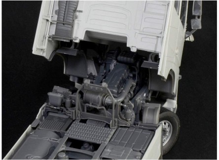 Italeri 3940S - Volvo FH4...