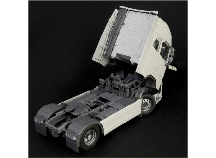Italeri 3940S - Volvo FH4...