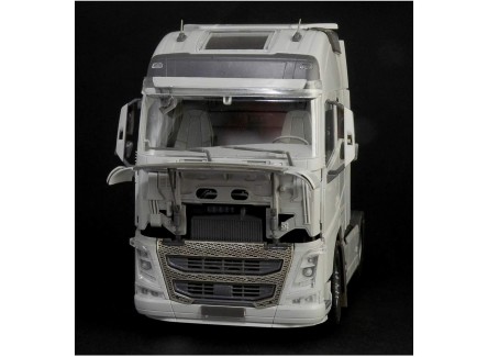 Italeri 3940S - Volvo FH4...