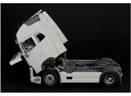 Italeri 3940S - Volvo FH4...